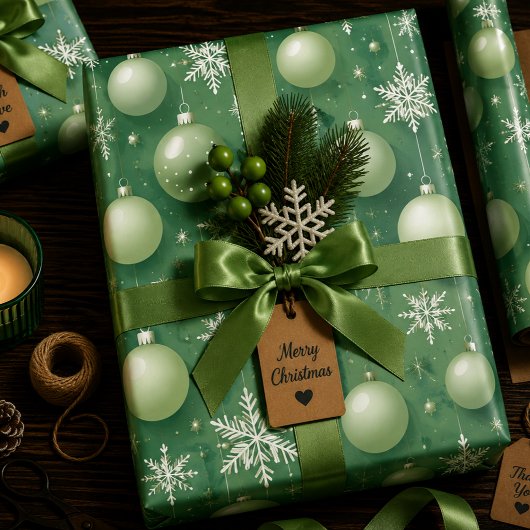 Grüne Zweige und Schneeflocken Geschenkpapier Set