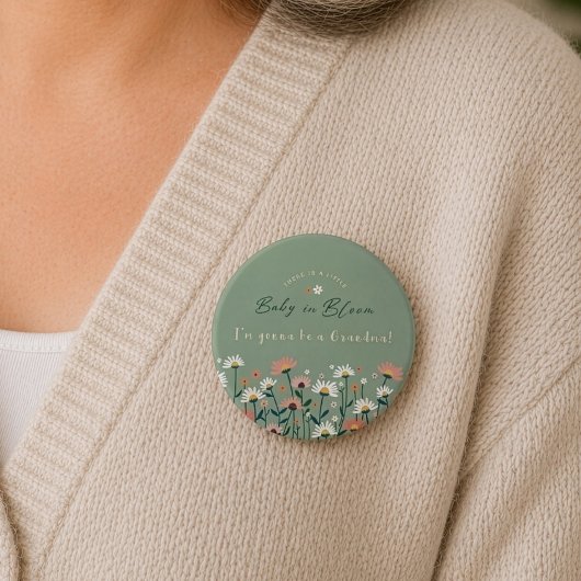 Grünen Baby im Blütenduschkopf Großmutter-Button Button