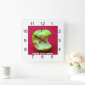 Grüner Apfel Quadratische Wanduhr (Zuhause)
