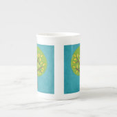 Grüner Baum mit gelben Blätter von Chariklia Zarri Porzellantasse (Vorderseite)