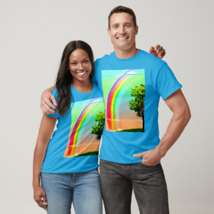 Grüner Baum unter einem Regenbogen T-Shirt