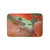 Grüner Baumfrosch im Herbst Badematte (Vorderseite)