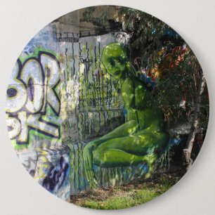 Grüner Besucher aus dem Weltraum Graffiti Button