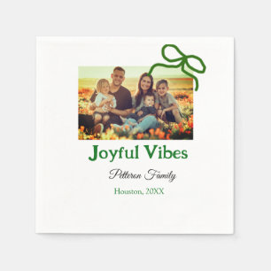 Grüner Bogen fröhlich Vibes fügt Familienname Foto Serviette