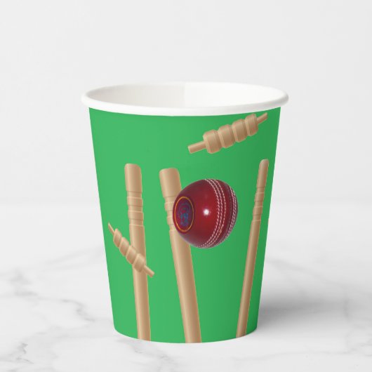 grüner Bowling auf Cricket, Pappbecher (Links)