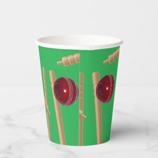 grüner Bowling auf Cricket, Pappbecher (Rechts)