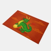 Grüner chinesischer Drache auf Rot Fußmatte (Schrägansicht)