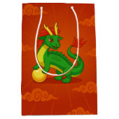 Grüner chinesischer Drache auf Rot Mittlere Geschenktüte (Vorderseite)