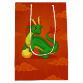 Grüner chinesischer Drache auf Rot Mittlere Geschenktüte (Rückseite)
