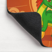 Grüner chinesischer Drache auf Rot Mousepad (Ecke)