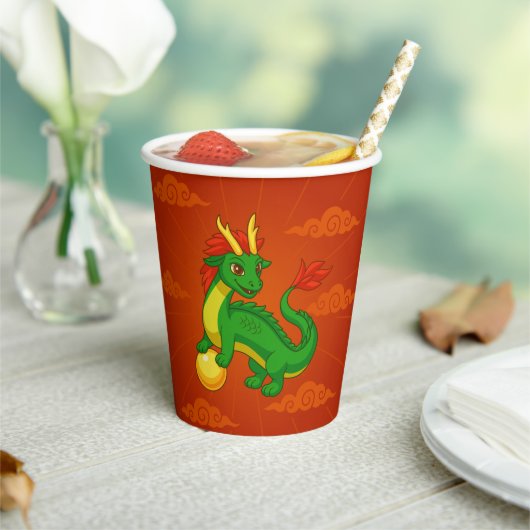 Grüner chinesischer Drache auf Rot Pappbecher (In Situ)