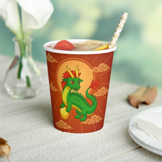 Grüner chinesischer Drache auf Rot Pappbecher (In Situ)