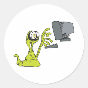grüner Computer tippt außerirdisches Monster Blob Runder Aufkleber