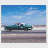 Grüner Couch auf der Asphaltstraße Geschenkpapier (Flach)