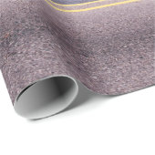 Grüner Couch auf der Asphaltstraße Geschenkpapier (Rolleneckpunkt)