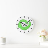 Grüner Drache auf Weiß Runde Wanduhr (Zuhause)