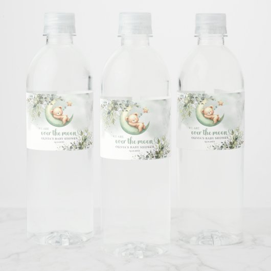 Grüner Eukalyptus schlafender Teddybär über dem Mo Wasserflaschenetikett (Flaschen)