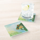 Grüner Frosch, der Sonnenstrahlen fängt Glasuntersetzer (Schrägansicht)