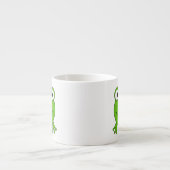 Grüner Frosch. Schauen verwirrt Espressotasse (Vorderseite)