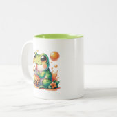Grüner Frosch trinkt Orange Boba Bubble Tee Zweifarbige Tasse (Vorderseite Links)