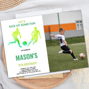 Grüner Fußball Einladung zum Foto