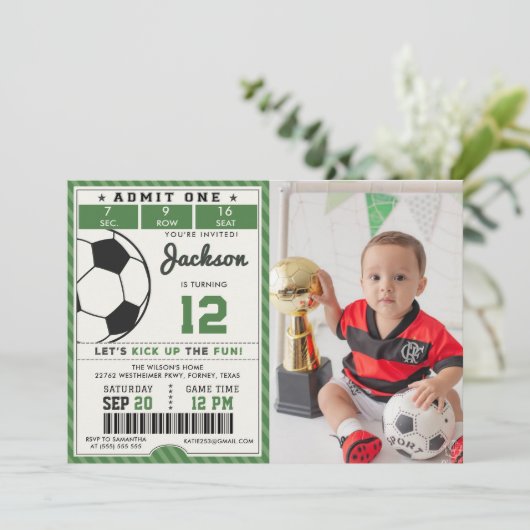 Grüner Fußball - Foto zum Geburtstag Einladung (Stehend Vorderseite)