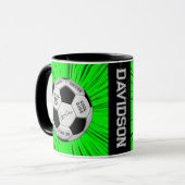 Grüner Fußball mit individuellem Text Ball Geburts Tasse (Vorderseite Links)