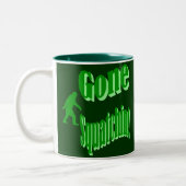 Grüner gezogener Squatchin-Slogan Zweifarbige Tasse (Links)