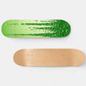 Grüner Glitter-Tropfenhintergrund mit Funkeln Skateboard (Horizontal)