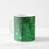Grüner Glitter-Tropfenhintergrund mit funkelndem B Kaffeetasse (Vorderseite Links)