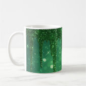 Grüner Glitter-Tropfenhintergrund mit funkelndem B Kaffeetasse (Links)