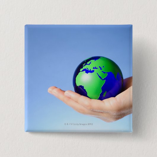 Grüner Globus in der Hand Button (Vorderseite)