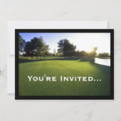 Grüner Golfplatz an der Dämmerung Einladung (Vorderseite)