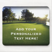 Grüner Golfplatz an der Dämmerung Mousepad (Vorne)