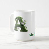 Grüner Gras-Buchstabe A-Topiarie mit Fußball Kaffeetasse (Vorderseite Links)