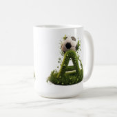 Grüner Gras-Buchstabe A-Topiarie mit Fußball Kaffeetasse (VorderseiteRechts)