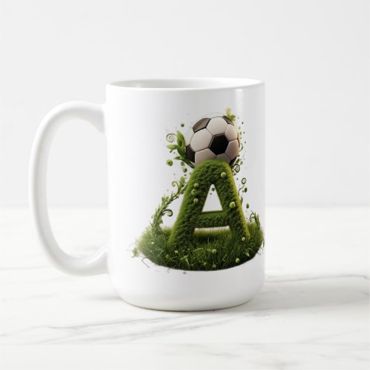Grüner Gras-Buchstabe A-Topiarie mit Fußball Kaffeetasse (Links)