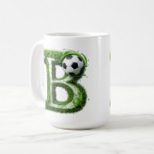 Grüner Gras-Buchstabe-B-Topiarie mit Fußball Kaffeetasse (Vorderseite Links)