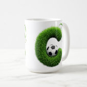 Grüner Gras-Buchstabe C-Topiary mit Fußball Kaffeetasse (VorderseiteRechts)