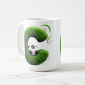 Grüner Gras-Buchstabe C-Topiary mit Fußball Kaffeetasse (Vorderseite Links)