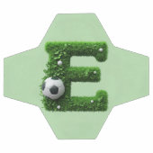 Grüner Gras-Buchstabe E-Topiarie mit Fußball (Flach)