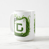 Grüner Grasbuchstabe G mit Fußball Kaffeetasse (Vorderseite Links)