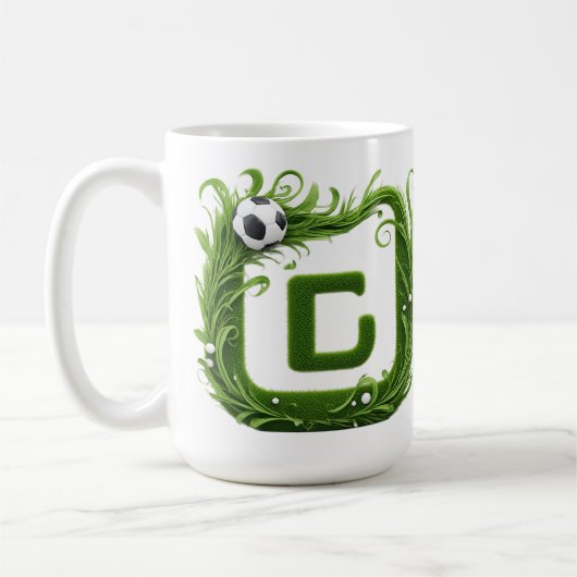 Grüner Grasbuchstabe G mit Fußball Kaffeetasse (Links)
