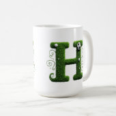 Grüner Grasbuchstabe H mit Fußball Kaffeetasse (VorderseiteRechts)