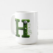 Grüner Grasbuchstabe H mit Fußball Kaffeetasse (Vorderseite Links)