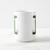 Grüner Grasbuchstabe I mit Fußball Kaffeetasse (Mittel)