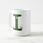 Grüner Grasbuchstabe I mit Fußball Kaffeetasse (Vorderseite Links)