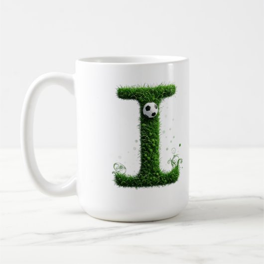 Grüner Grasbuchstabe I mit Fußball Kaffeetasse (Links)