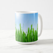 Grüner Grasgarten mit Blau Himmel Design Kaffeetasse (VorderseiteRechts)