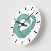 Grüner Herzdrache in Weiß Runde Wanduhr (Winkel)